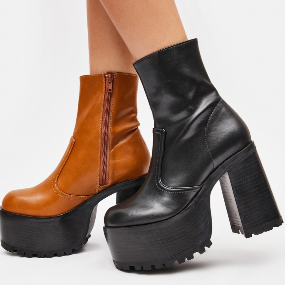 THE SLOW RUSH MISMATCHED ANKLE BOOTS